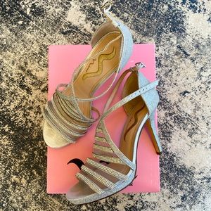 Nina Romolo Silver Pumps